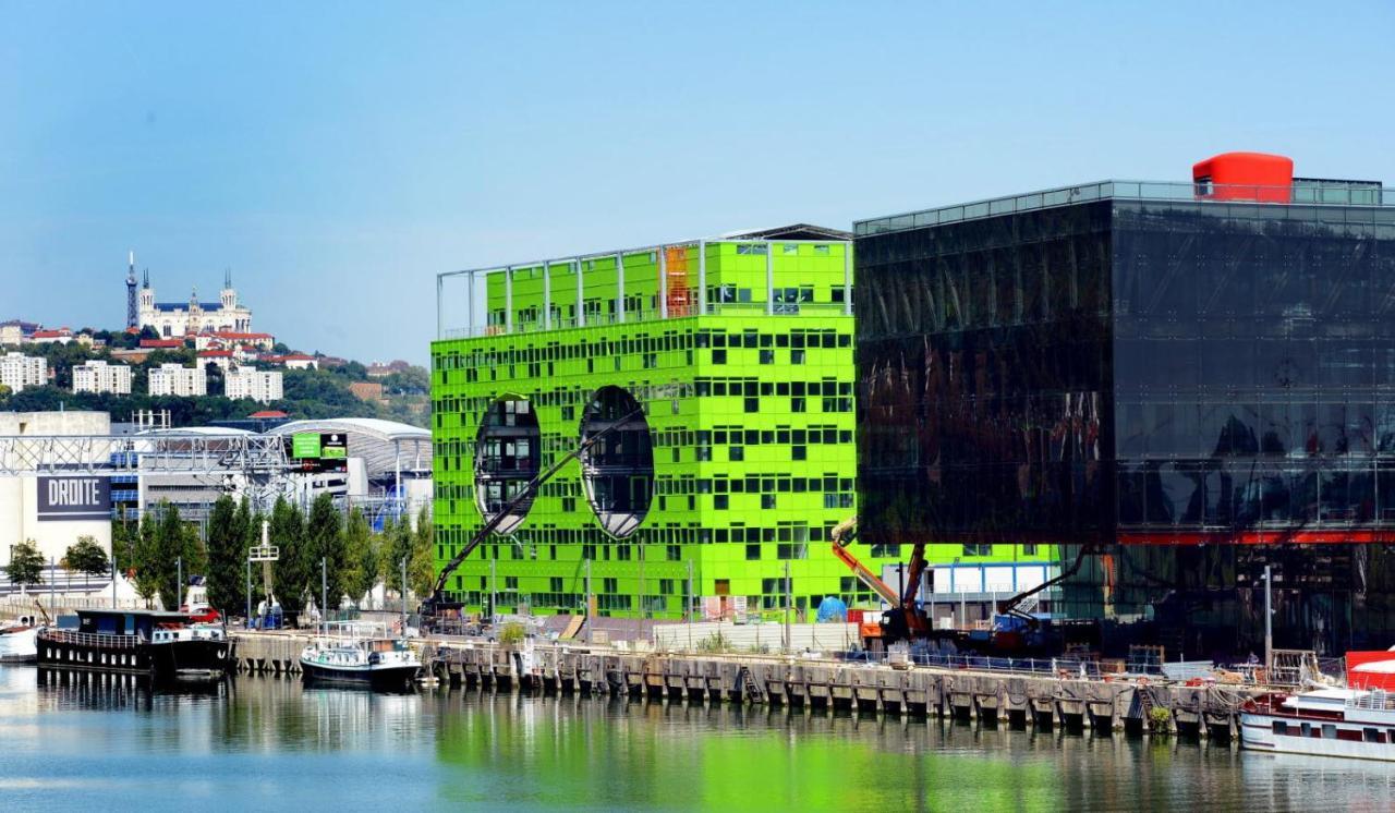 Lyon Confluence - Duplex Au Calme Avec Parking Prive En Option Apartment Luaran gambar