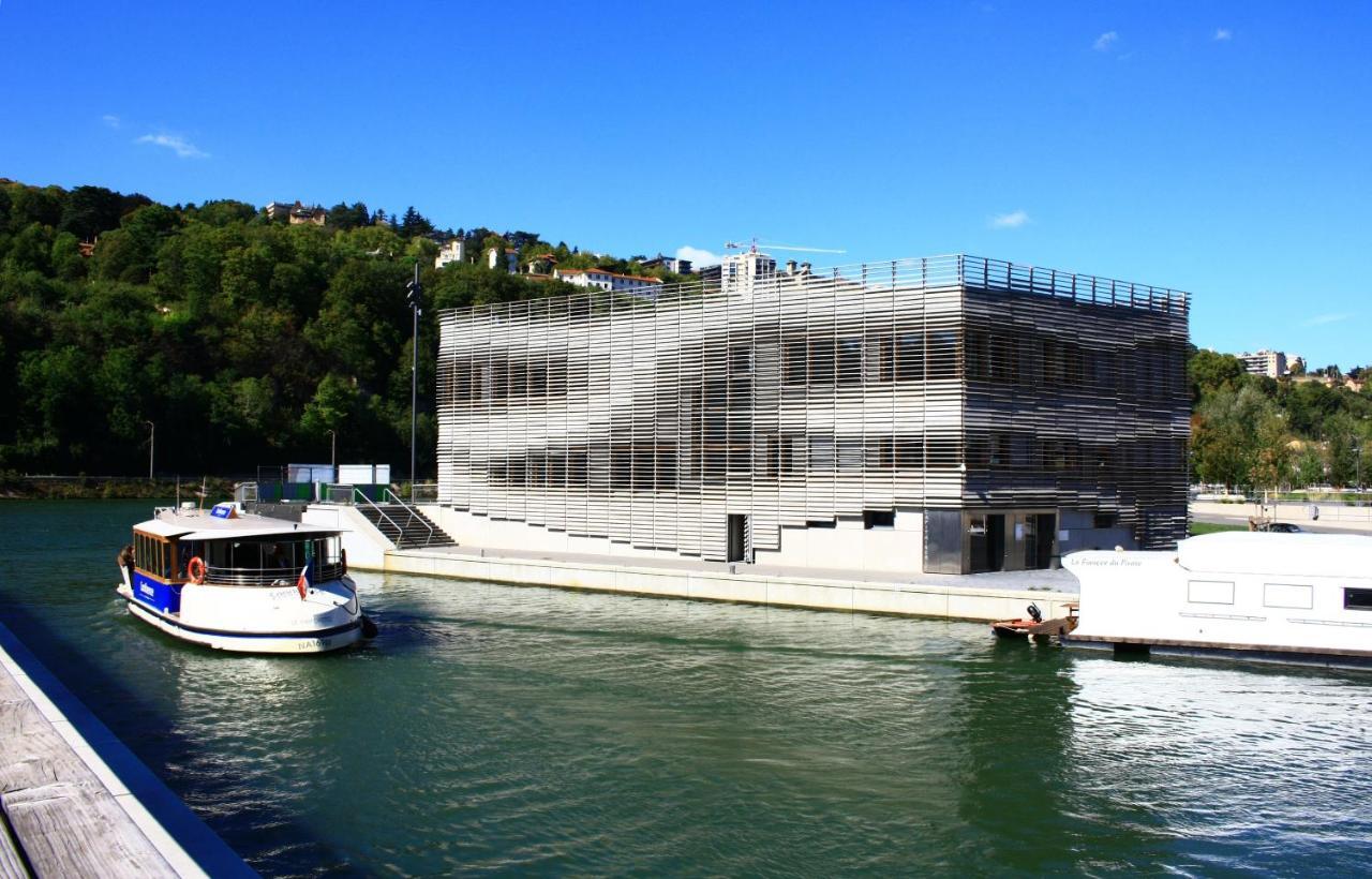 Lyon Confluence - Duplex Au Calme Avec Parking Prive En Option Apartment Luaran gambar